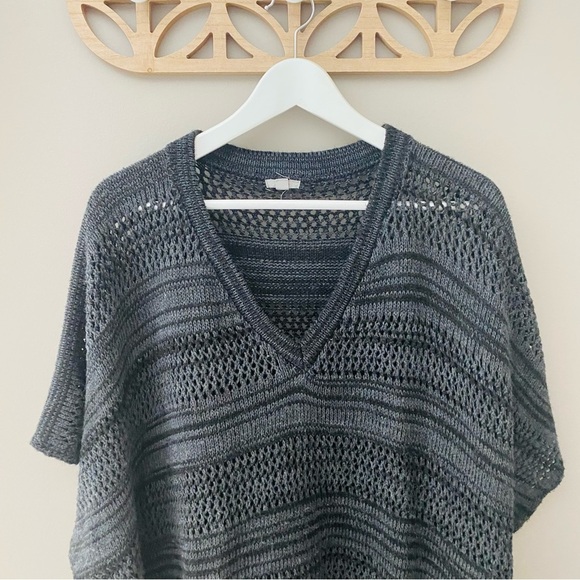 Urban Outfitters Knit Pullover Poncho Charcoal Sz Medium - Picture 2 of 9